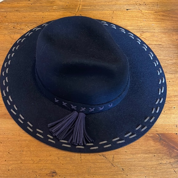 Vince Camuto wool hat - Picture 2 of 7